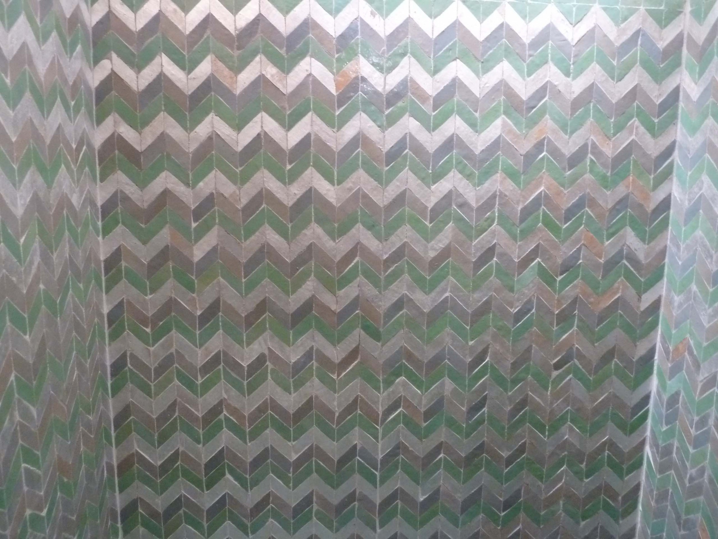 artetsud.com Zellige HAMMAM  MURS MOTIF CHEVRON ARGENT V2 G1