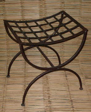 TABOURET FES 44x34cm 85 €